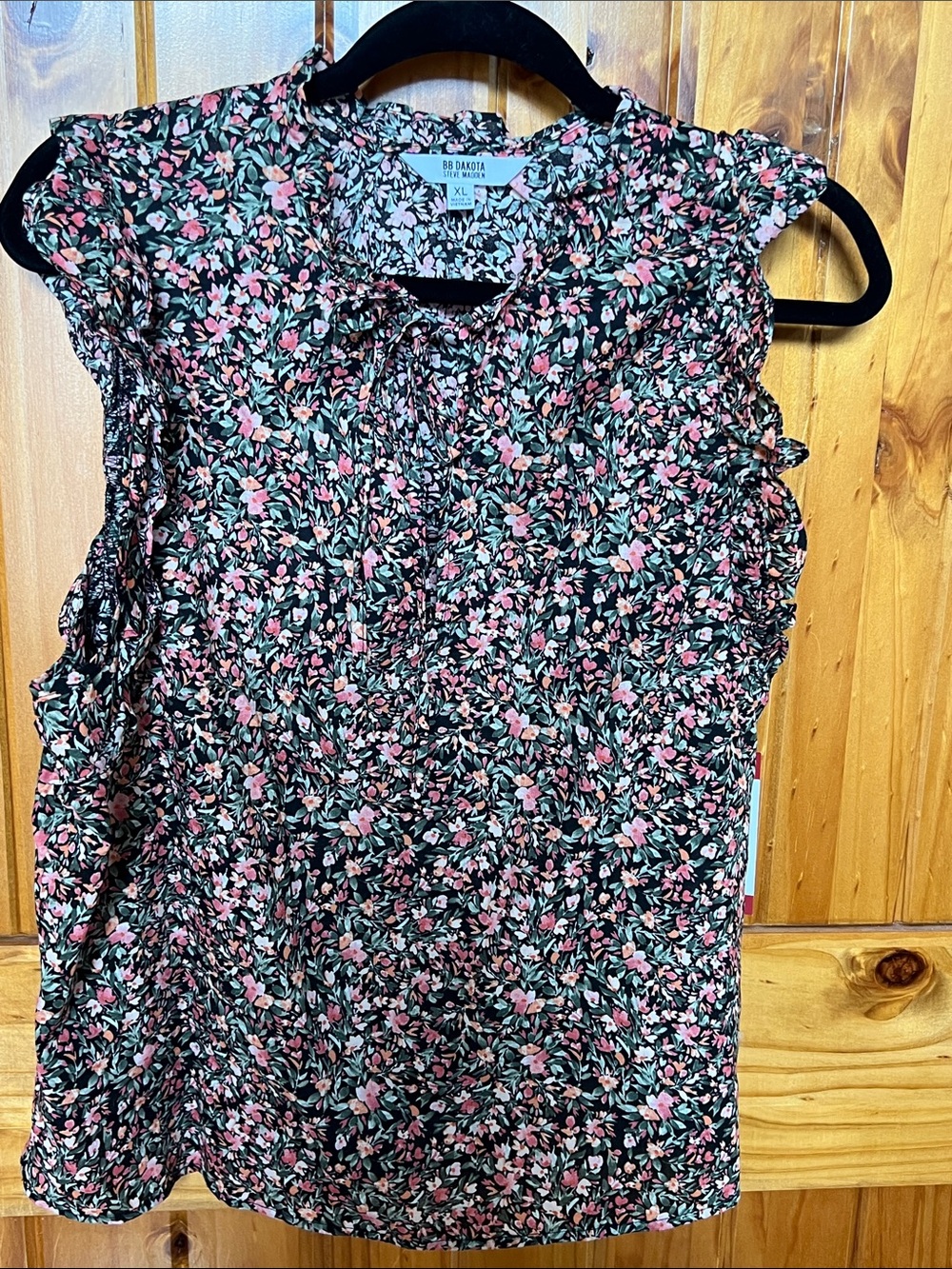 BB Dakota by Steve Madden Black Floral Ruffle Tie-Neck Camisole